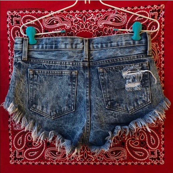 Runway dreamz shorts size small - Picture 7 of 7